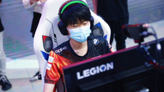 也暴露了中 也暴露了中