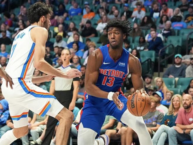 他用一个头 他用一个头